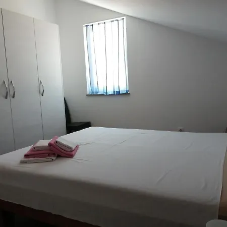 Villa Luce Apartment House Karlobag Buitenkant foto