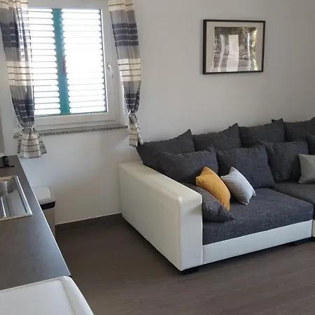Villa Luce Apartment House Karlobag Buitenkant foto