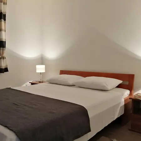 Villa Luce Apartment House Karlobag Buitenkant foto