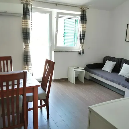 Villa Luce Apartment House Karlobag Buitenkant foto