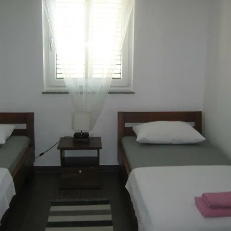 Villa Luce Apartment House Karlobag Buitenkant foto