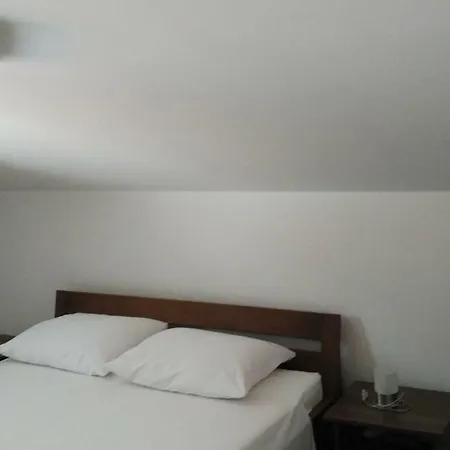 Villa Luce Apartment House Karlobag Buitenkant foto