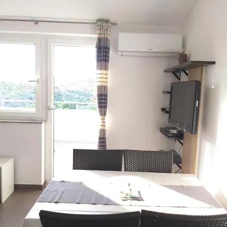 Villa Luce Apartment House Karlobag Buitenkant foto
